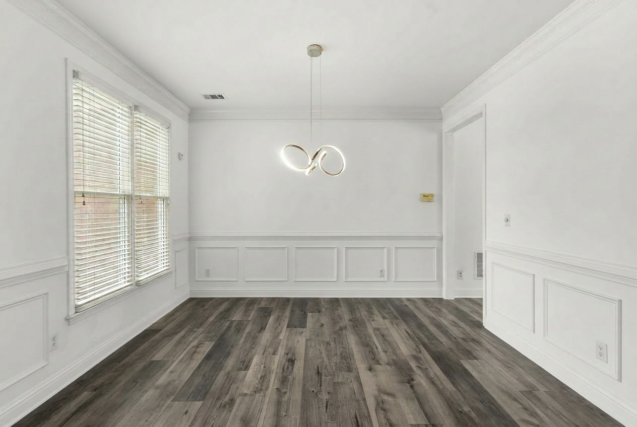 Dining Room (Wood-Look Plank)