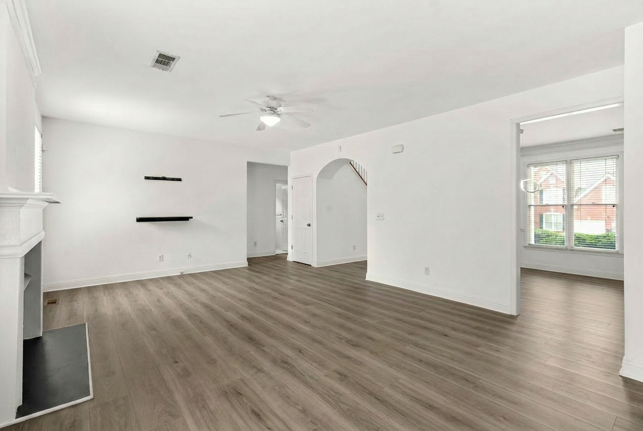 Living Room (Wood-Look Plank)
